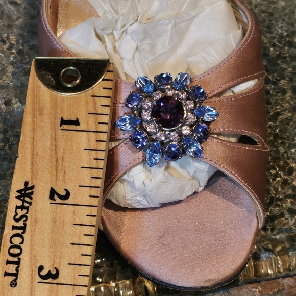 Stuart Weitzman 'Goodlife' Satin Peep Toe Pink Blush Rhinestone Heels Sz 7.5 - Picture 3 of 9